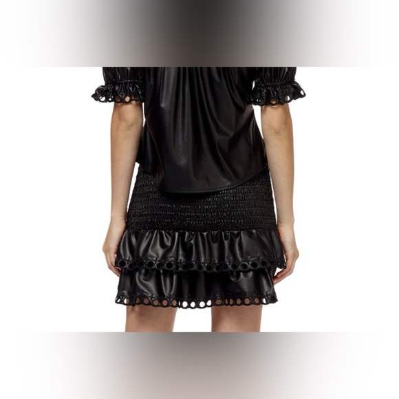 Stellah Smocked Mini Skirt - Picture 3 of 7